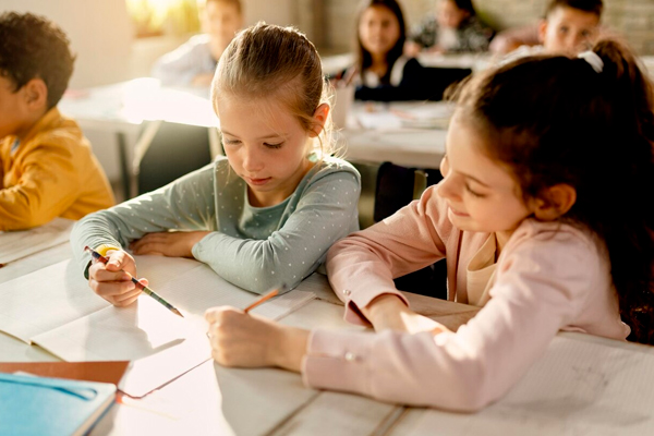 Approche indirecte : aider parents et enseignant à aider les enfants