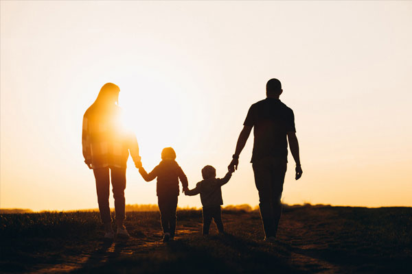 La famille contemporaine : transformations, tensions et nouveaux défis